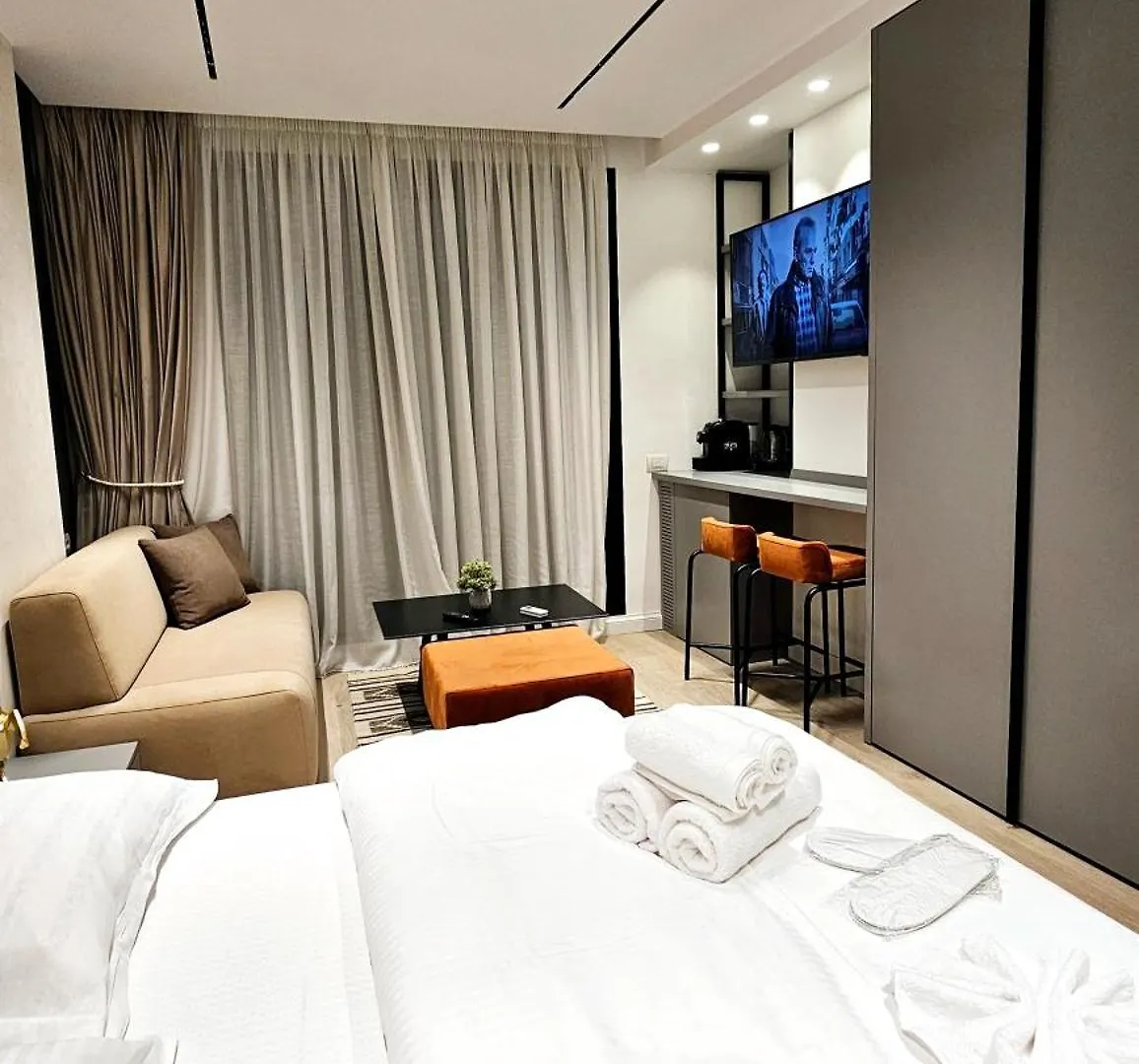 Center Apartment Easy_Luxury تيرانا 0*,